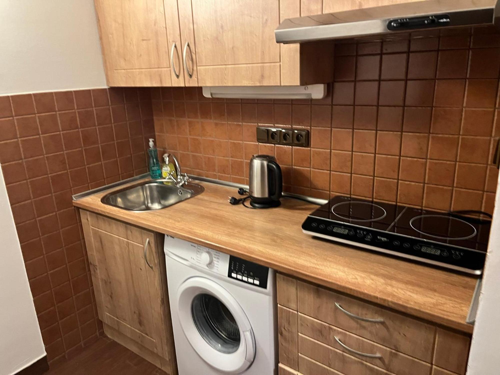 Mila Apartments Прага Екстериор снимка